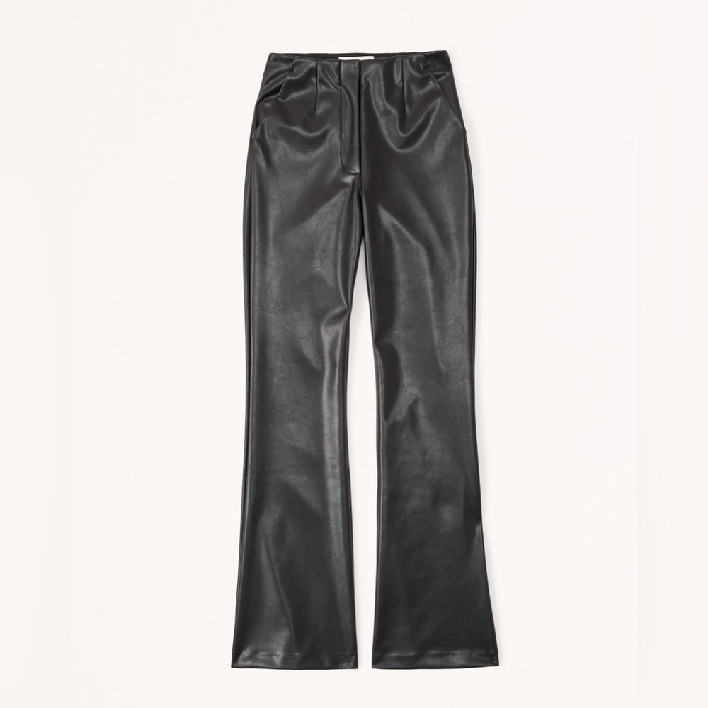 Abercrombie Vegan Leather Slim Flare Pant Short/Petite